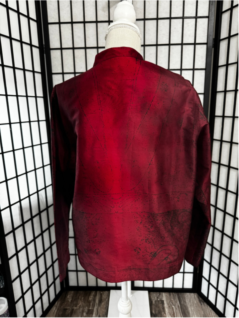 Women's Chico's 100% Silk Blouse Red Black Size M - Picture 3 of 5